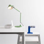 Lampe de Bureau Design Compacte Tolomeo Artemide – Lampe Bureau LED avec Bras Articulé et Tête Orientable - Vignette | Maison Solenne